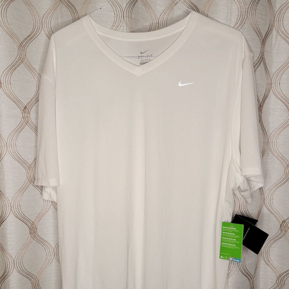 Men's Short Sleeved Nike DriFit V Neck shirt